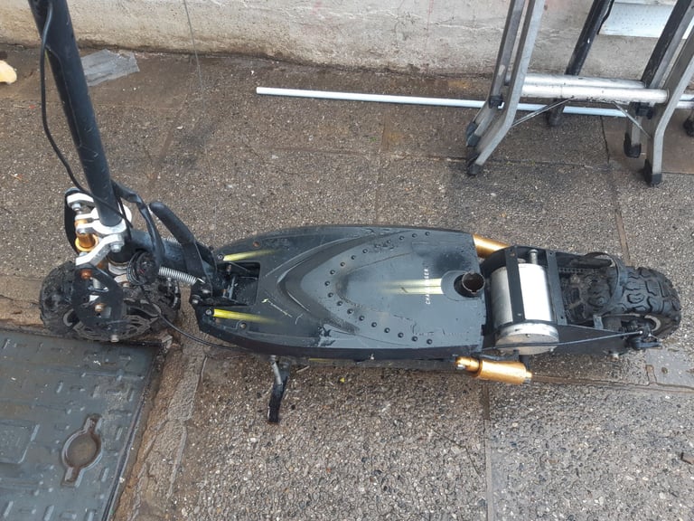 Electric scooter 