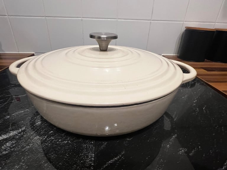 image for Cream cast iron casserole dish 