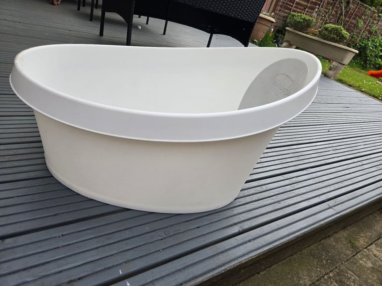 image for Shnuggle Baby bath tub from smyths 