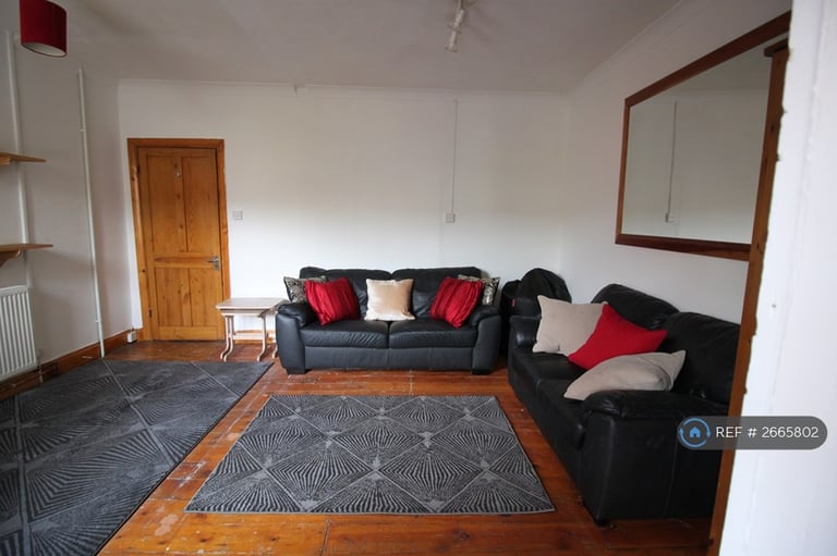 6 bedroom house in Artillery Road, Guildford, GU1 (6 bed) (#2665802)