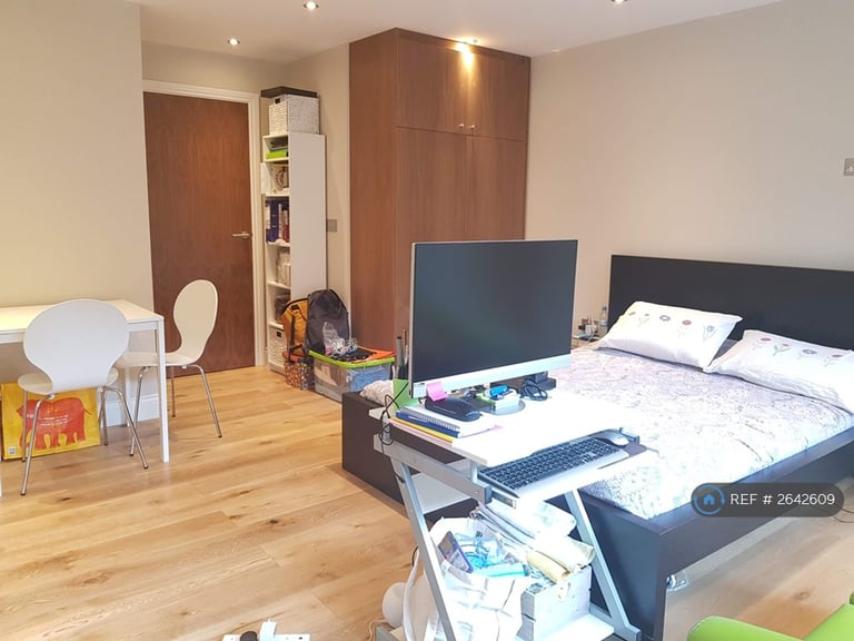 Studio flat in Ferdinand Street, London, NW1 (#2642609)