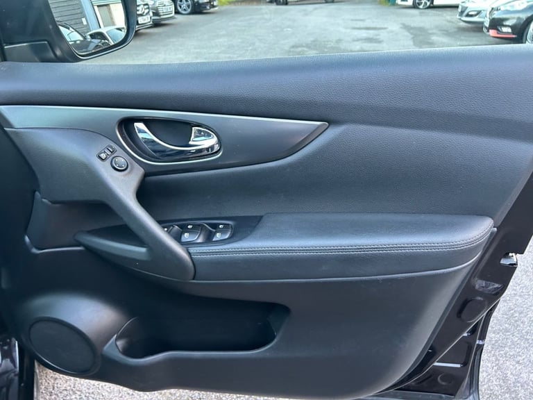 2019 Nissan Qashqai 1.3 DiG-T N-Connecta 5dr HATCHBACK PETROL Manual