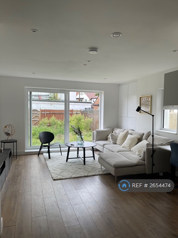 image for 2 bedroom flat in Horn Lane, London, W3 (2 bed) (#2654474)