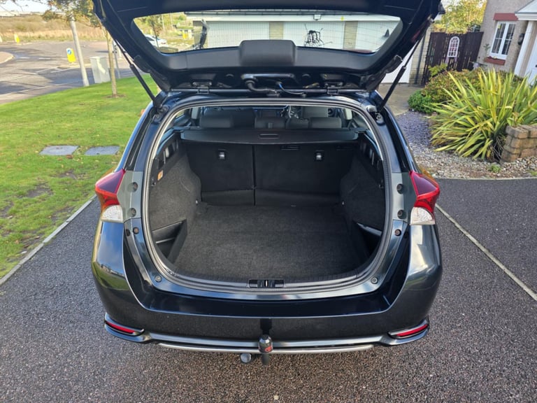 2017 EXCELLENT TOYOTA AURIS DIESEL-LOW DIESEL MILES-ULEZ FREE-FULL SERVICE HISTORY