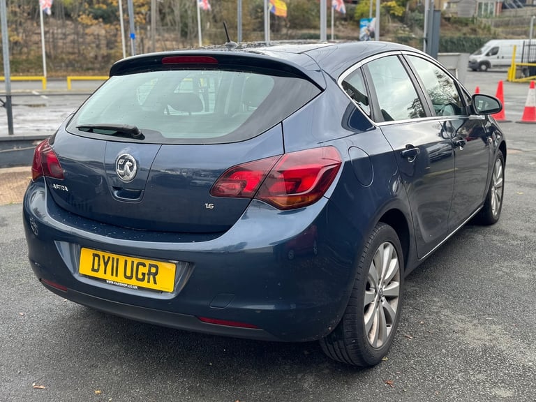 2011 Vauxhall Astra 1.6i 16V SE 5dr HATCHBACK Petrol Manual