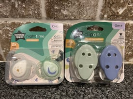 Tommee Tippee Night Time Dummies 0-6m Set Of 2 + Dummie Clip On Set