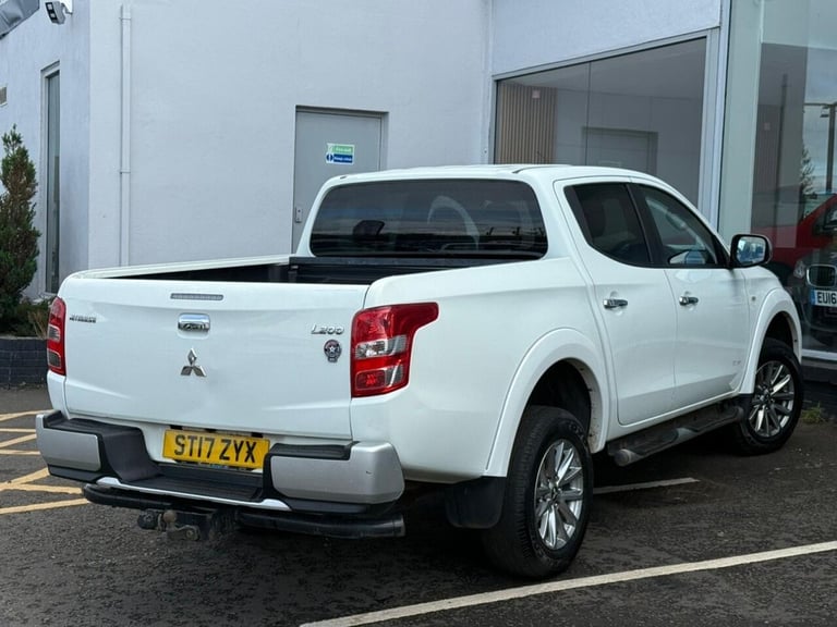 2017 Mitsubishi L200 2.4 DI-D DC Titan Pickup Double Cab 4dr Diesel Manual 4WD Euro 6 (178 ps) Di...