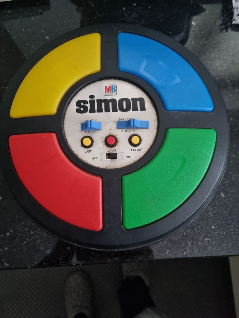 image for RARE VINTAGE ELECTRONIC SIMON GAME