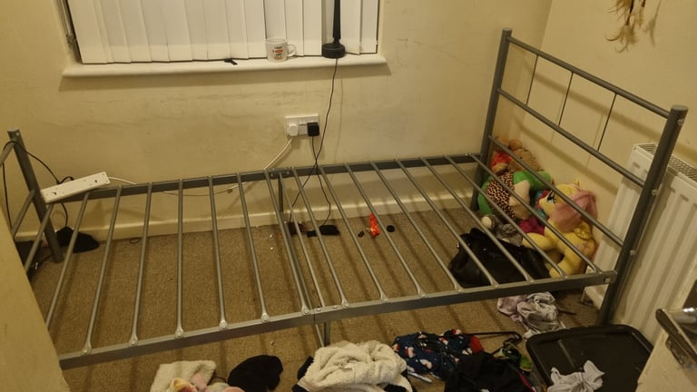 image for Single metal bed frame