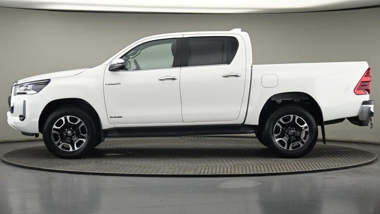 2024 Toyota Hilux 2.8 D-4D Invincible Pickup Double Cab 4dr Diesel Auto 4WD Euro 6 (s/s) (204 Pic...