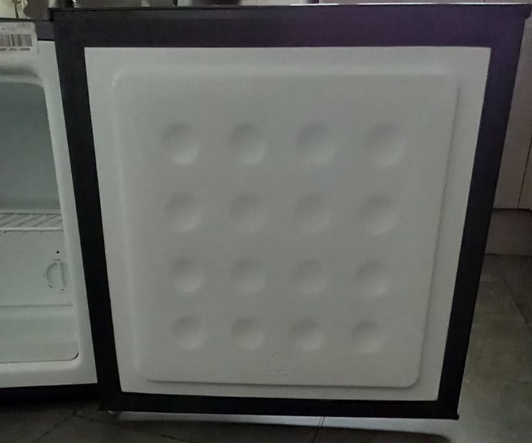 RUSSELL HOBBS Mini Freezer 