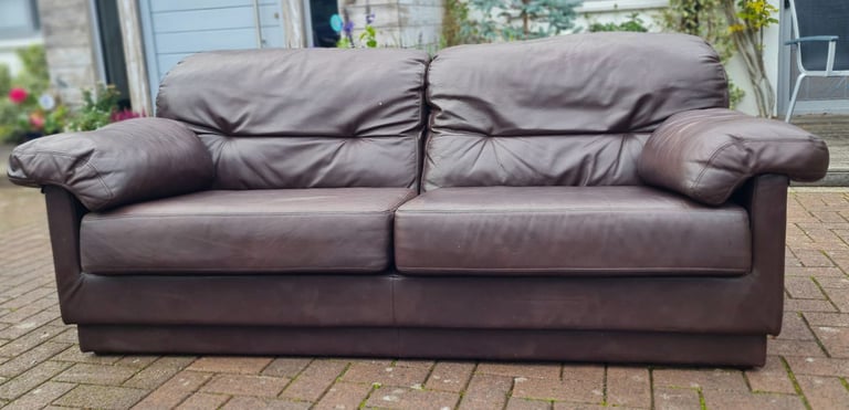 DELIVERY INCLUDED stylish large 2 seater dark brown genuine soft leather hide sofa 