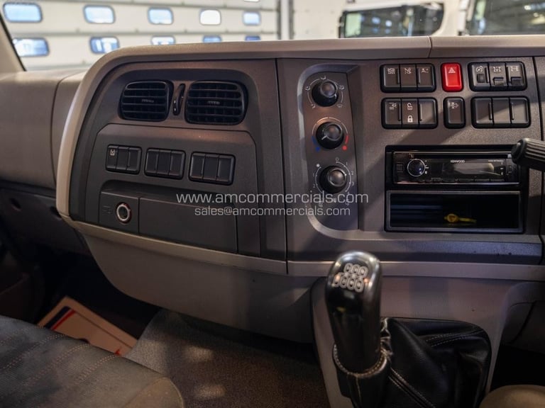 DAF TRUCKS LF260, Econ Twin Chamber Augered Hot Box, 360° Rotating Beacons, A/C