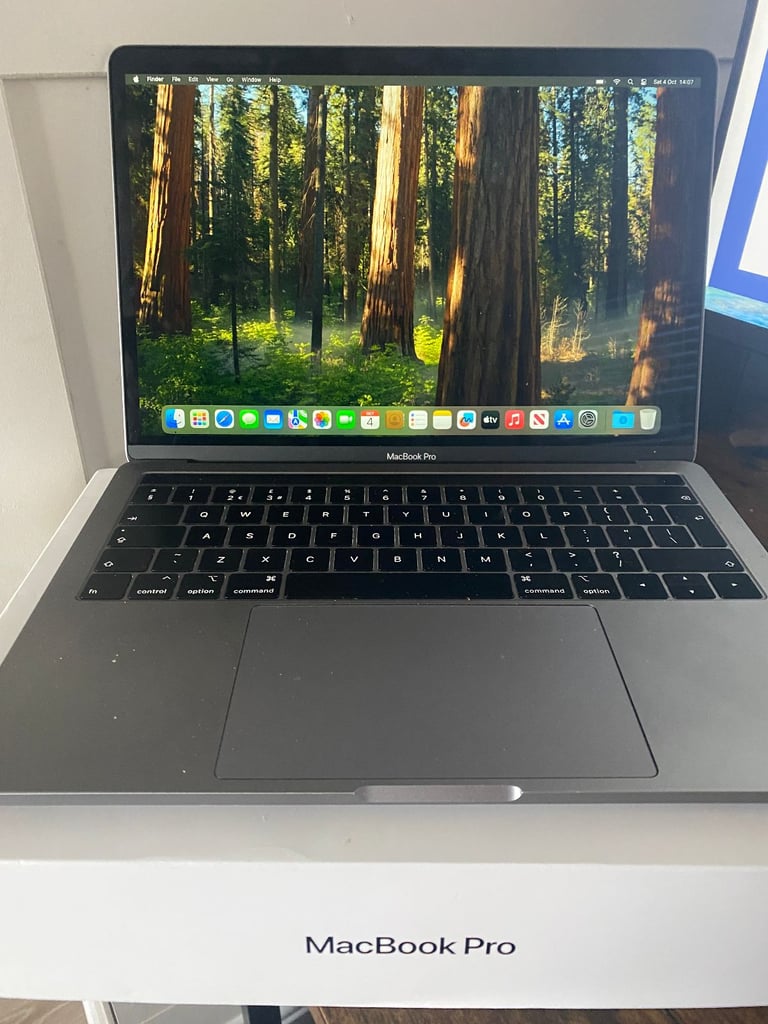 image for Apple MacBook Pro 2019 13" Core i5-1.4GHz 4-Core 256GB / 16GB - only 435 Battery cycles