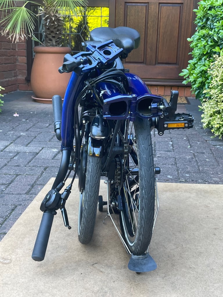 Brompton 2 Speed E-Bike: Completely as new: 147 miles from new