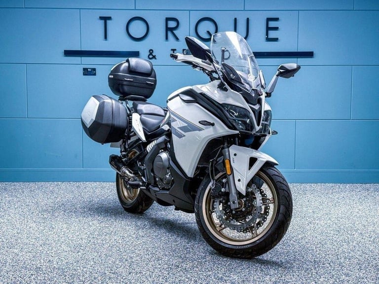 2022 22 CFMOTO 650GT 650 GRAND TOURING - LOW MILES - FULL SHAD LUGGAGE