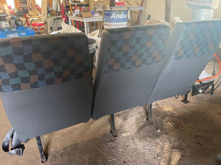 Crew cab passenger seats