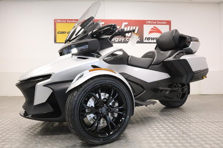 2025 Can-Am Spyder RT Limited Trike Hyper Silver Metallic - IN STOCK NOW 