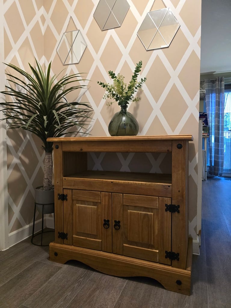 Mexican pine unit/sideboard/tv unit 