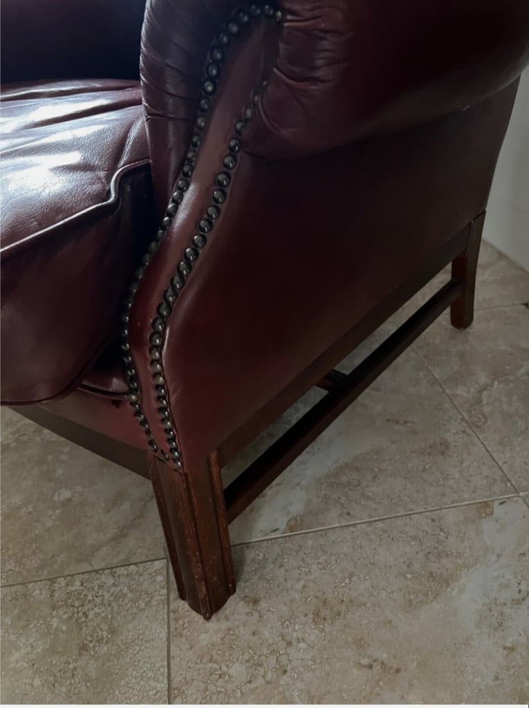 FINE VINTAGE CHESTERFIELD OXBLOOD LEATHER WING BACK MASTER ARMCHAIRS (PAIR) VGC