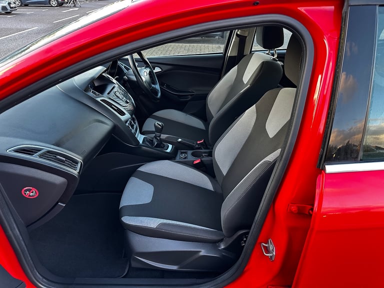 FORD Focus 1.5 Petrol 5 Doors 2013 with Parking Sensors & Low Mileage