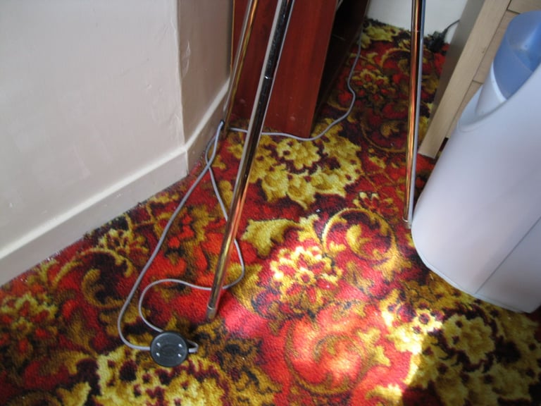 FLOOR LAMP WITH LED BULB, SHADE AND FOOT SWITCH GUNNISLAKE PL18 9NA