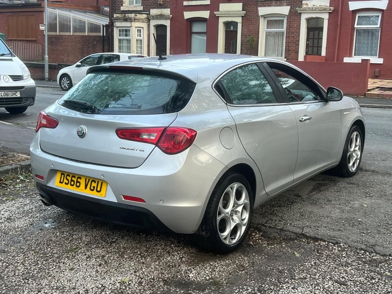 2016 Alfa Romeo Giulietta 1.6 JTDM-2 Super Euro 6 (s/s) 5dr HATCHBACK Diesel Manual
