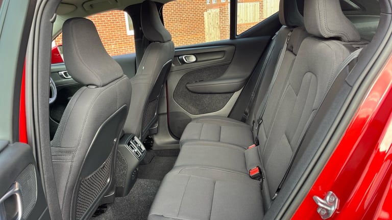 2020 Volvo XC40 Momentum B4 AWD mild hybrid ESTATE Petrol/Electric Hybrid Automatic