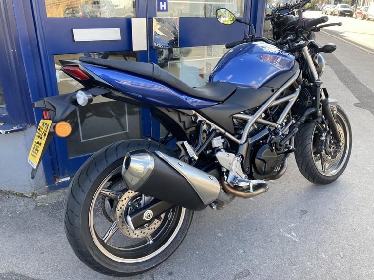 SUZUKI SV650 2025 - 1 OWNER - LOW MILES - FIRST SERVICE COMPLETE - TANK PAD