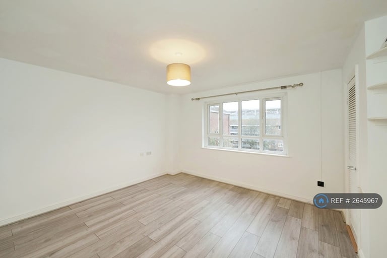 2 bedroom flat in Elton House, Bristol, BS2 (2 bed) (#2645967)