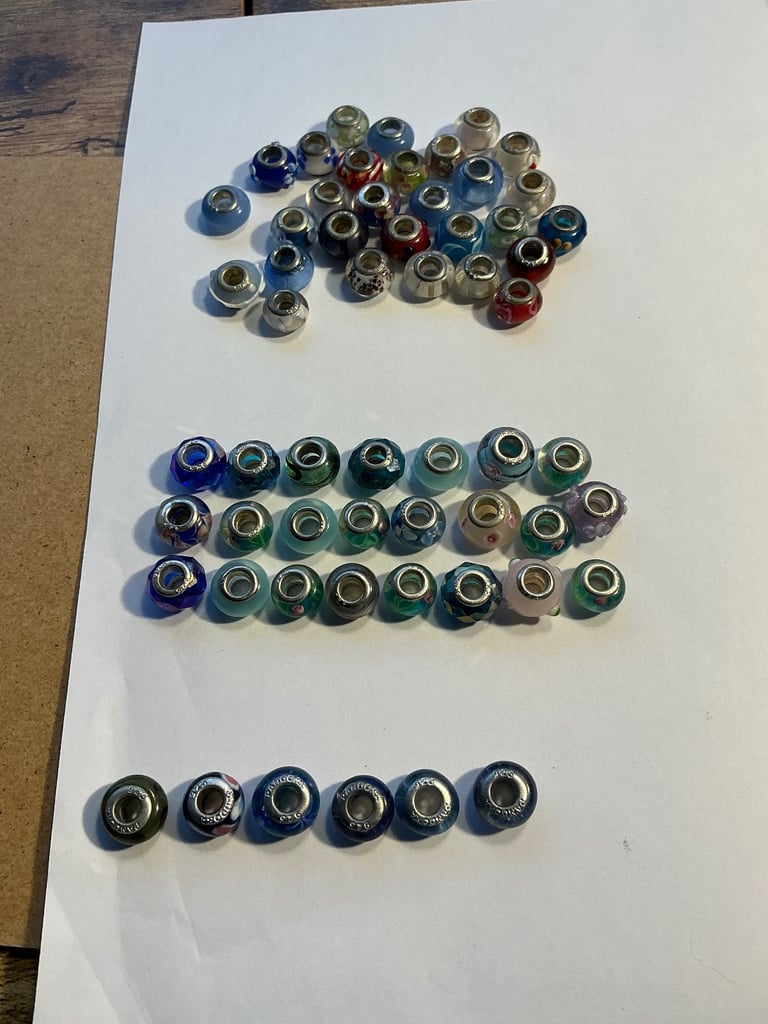 Pandora beads (6) plus approx 50 925 beads