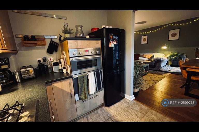 1 bedroom flat in St. Margarets Court, Maritime Quarter, Swansea, SA1 (1 bed) (#2599758)