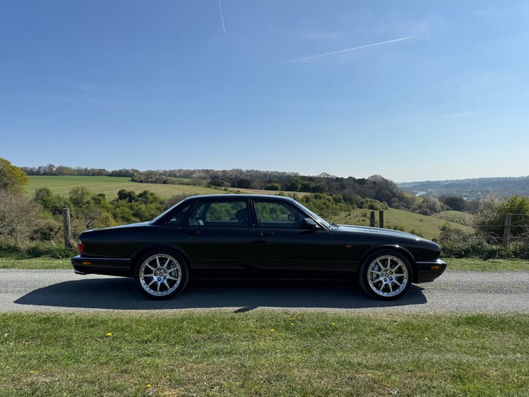 2002/51 JAGUAR XJR 100 SUPERCHARGED / ONE OF 82 IN THE UK / TWO OWNERS FROM NEW 