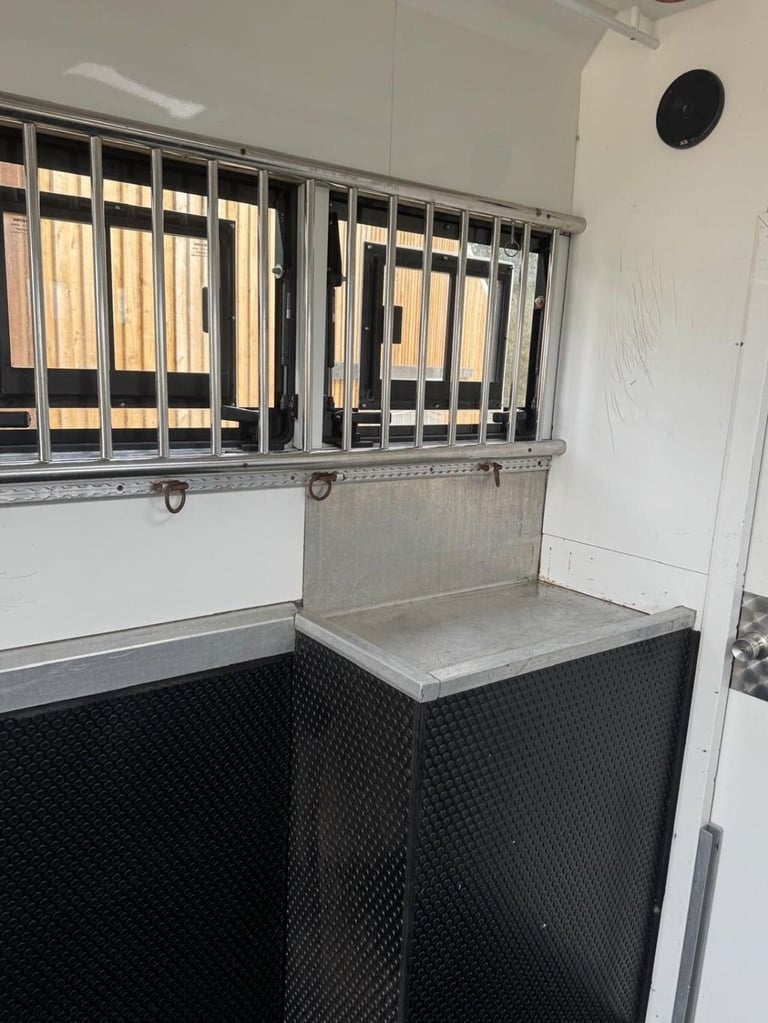 2007 Iveco STRALIS 7 HORSE LEHEL HORSEBOX Diesel Automatic