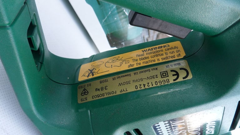 QUALCAST HM380 HEDGE MASTER CORDED 230V 350W complete with original box.
