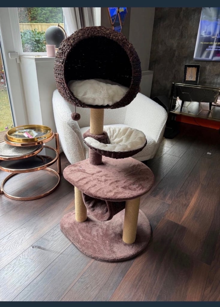 XL Large cat tree with scratch post