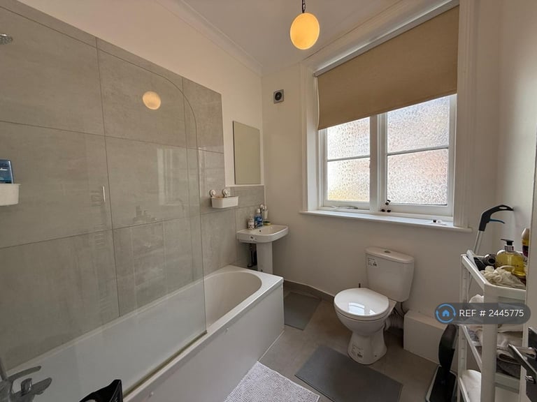 1 bedroom in Roseneath Avenue, London, N21 (#2445775)