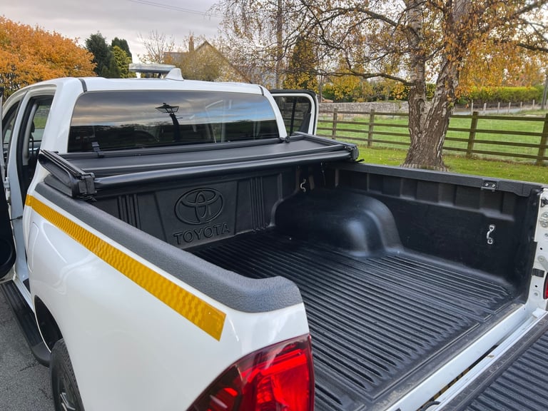 TOYOTA HILUX 2.4 D-4D 150PS ICON AUTOMATIC 4X4 UTILITY PICKUP 73 29,700 MILES