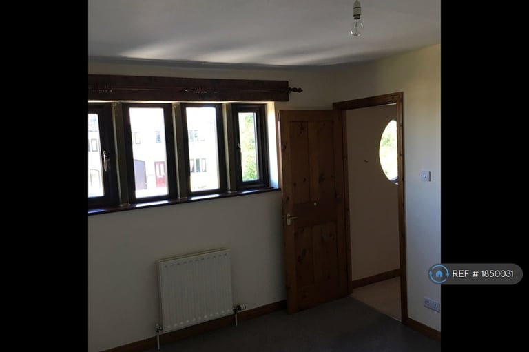 3 bedroom house in Fulstone Road, Huddersfield, HD4 (3 bed) (#1850031)