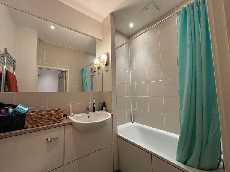 Superb one bedroom ground floor flat in Stoke Newington N16 9HS