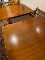 Expandable dining table with chairs