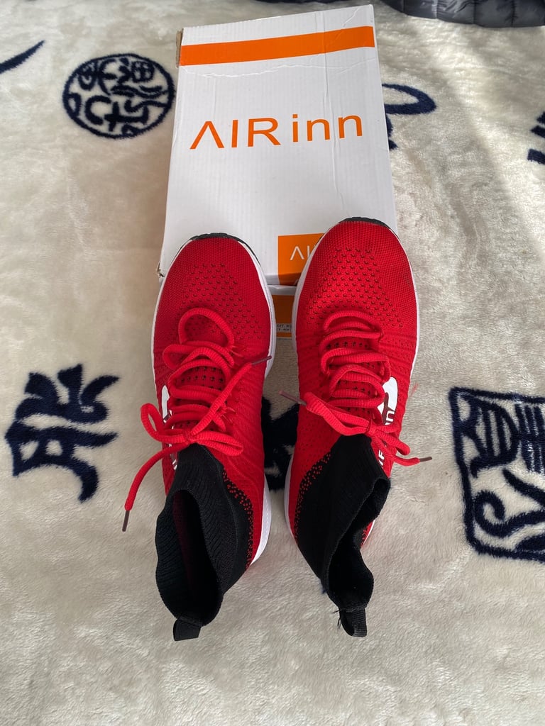 PRE-OWNED AIR INN TRAINERS SIZE ( 41 ) 
