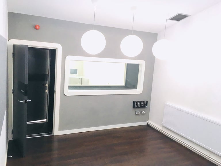 MODERN OFFICES IN BRADFORD CITY CENTRE TO LET near Leeds / Halifax WORK SPACE ROOMS RENT