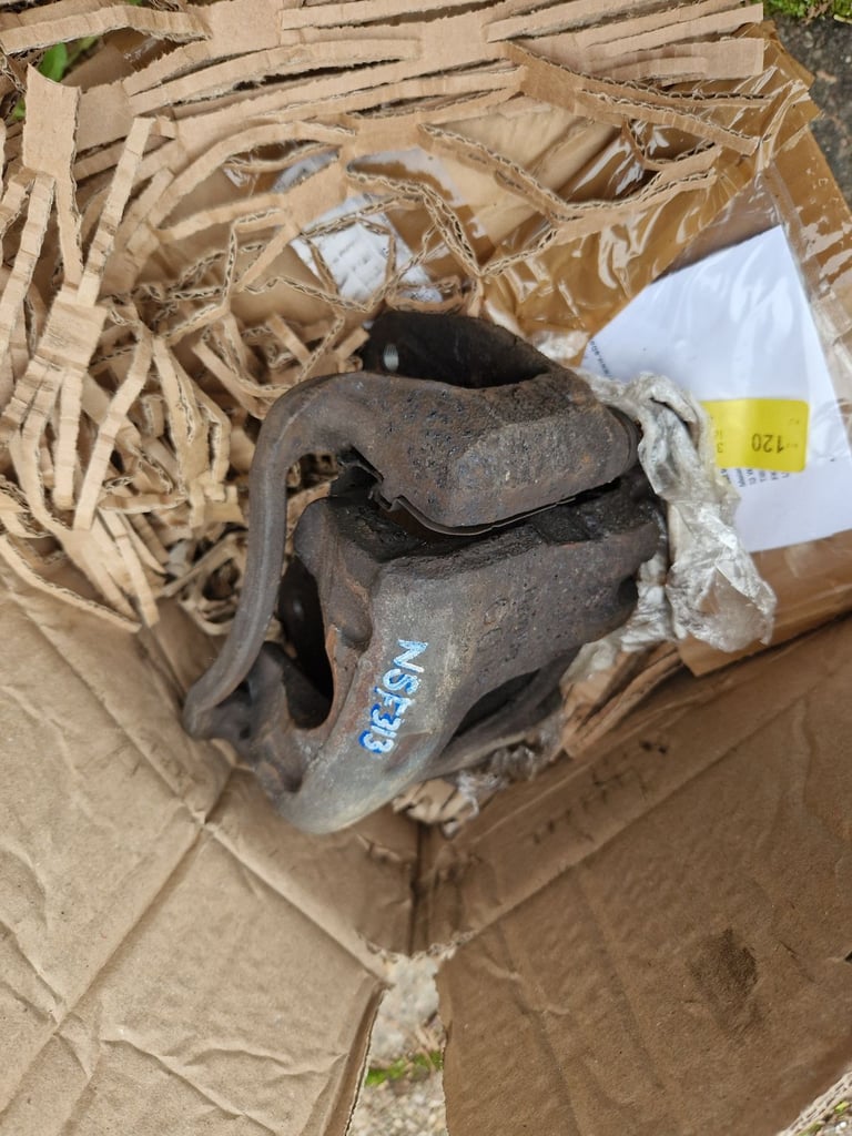 Kia carens brake caliper 