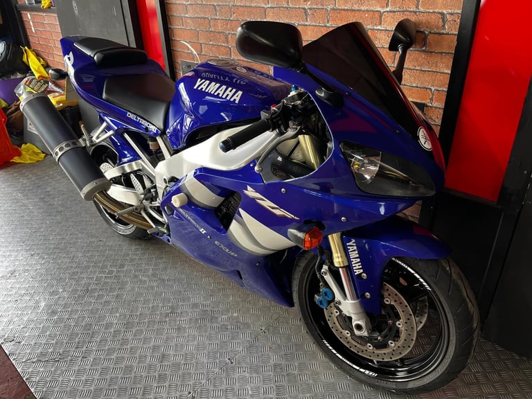 Yamaha YZF R1 5JJ LOVLEY CLEAN EXAMPLE