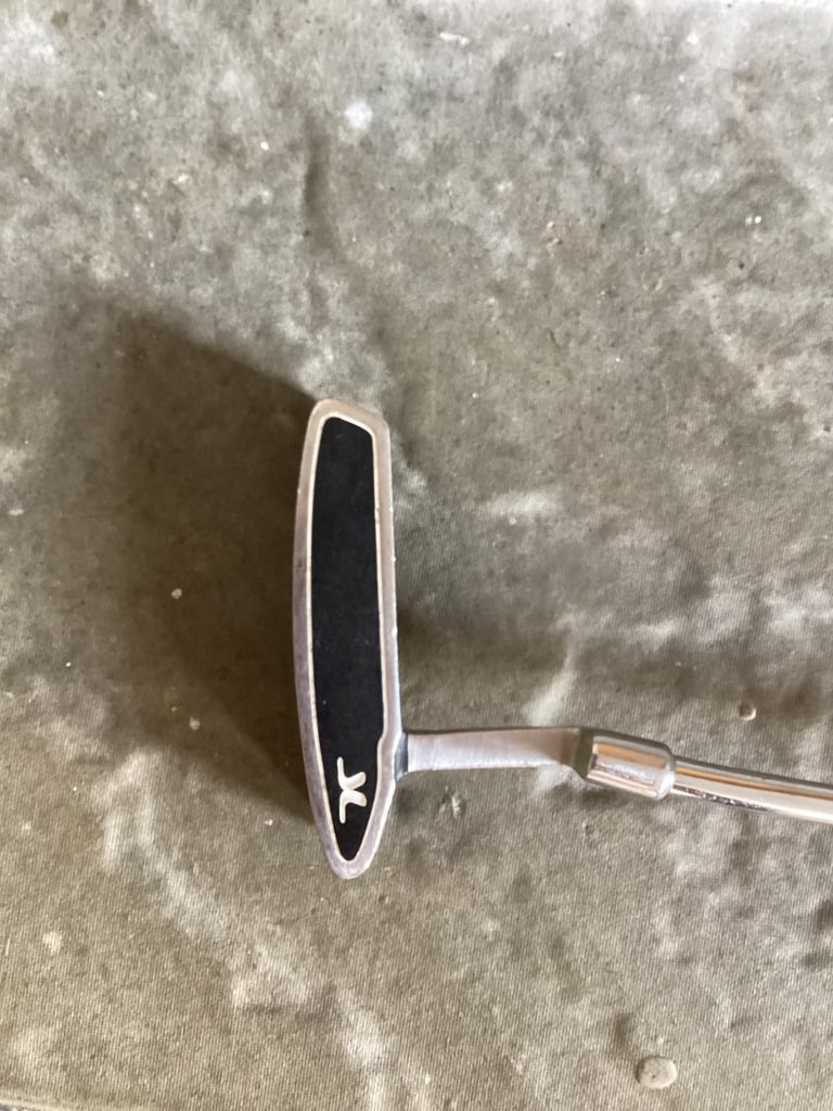 Set of Mizuno widec 2 irons, Taylormade bag, woods and putter 