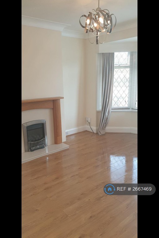 3 bedroom house in Kenmore Road, Bradford, BD6 (3 bed) (#2667469)