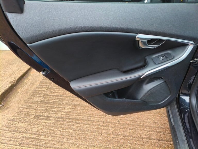 Volvo V40 D2 CROSS COUNTRY LUX