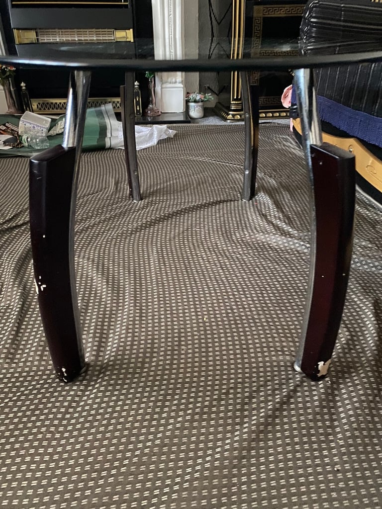 Elegant Oval Glass Coffee Table - Modern Design