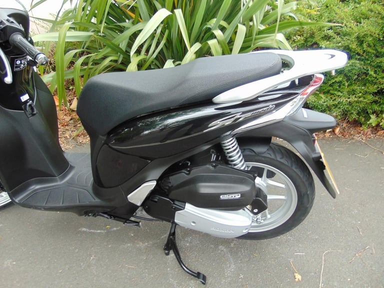 Honda ANC 125 F SH125 Automatic Scooter 2016 very low miles little used from new